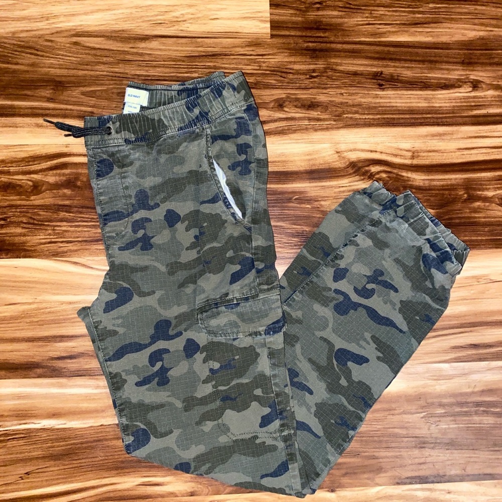 Old navy cargo camo pant size : 18 YOUTH